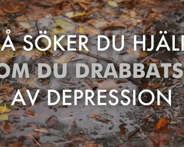 Vattenpöl med höstlöv och texten "Så söker du hjälp om du drabbats av depression". En viktig påminnelse för en tonåring med depression.