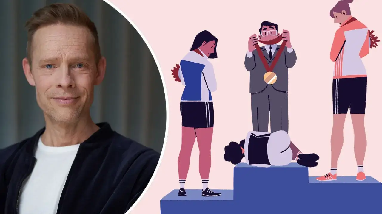 Man ler, medan en illustration visar en person som k&auml;mpar med prestations&aring;ngest p&aring; en prispall.